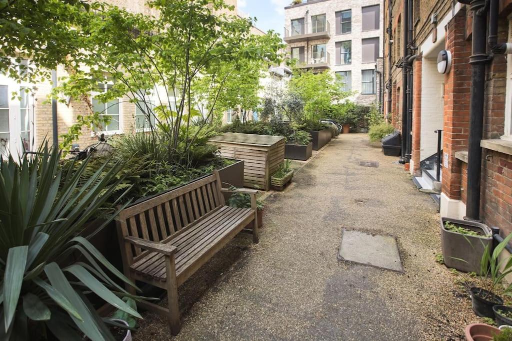 Apartment Top-floor Covent Garden Flat *